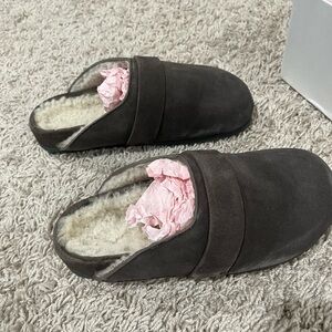 Clogs in size 6. Runs small.